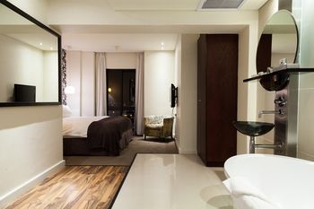 Colosseum Hotel 4*