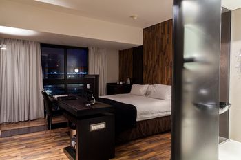 Colosseum Hotel 4*