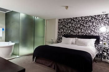 Colosseum Hotel 4*