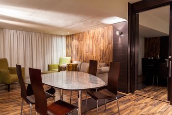 Colosseum Hotel 4*