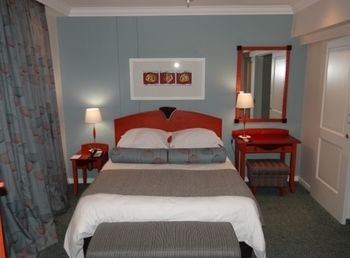 Courtyard Hotel Gqeberha 4*