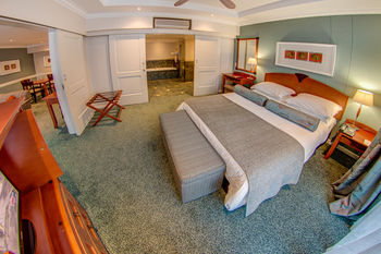 Courtyard Hotel Gqeberha 4*