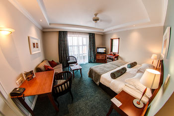 Courtyard Hotel Gqeberha 4*