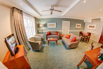 Courtyard Hotel Gqeberha 4*