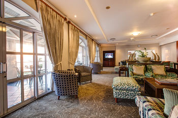 Courtyard Hotel Gqeberha 4*