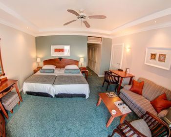 Courtyard Hotel Gqeberha 4*