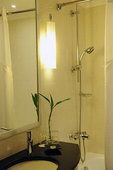 Millennium Central Kuwait Downtown 4*