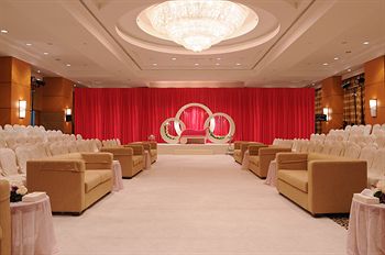 Millennium Central Kuwait Downtown 4*
