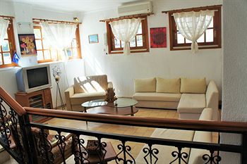 Anthemis Hotel 2*