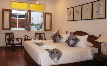 Heeren Straits Hotel 3*