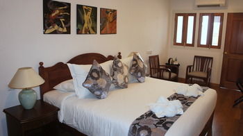 Heeren Straits Hotel 3*