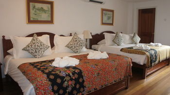 Heeren Straits Hotel 3*