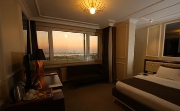 North Point Hotel 0*