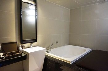 Louis Boutique Hotel 3*