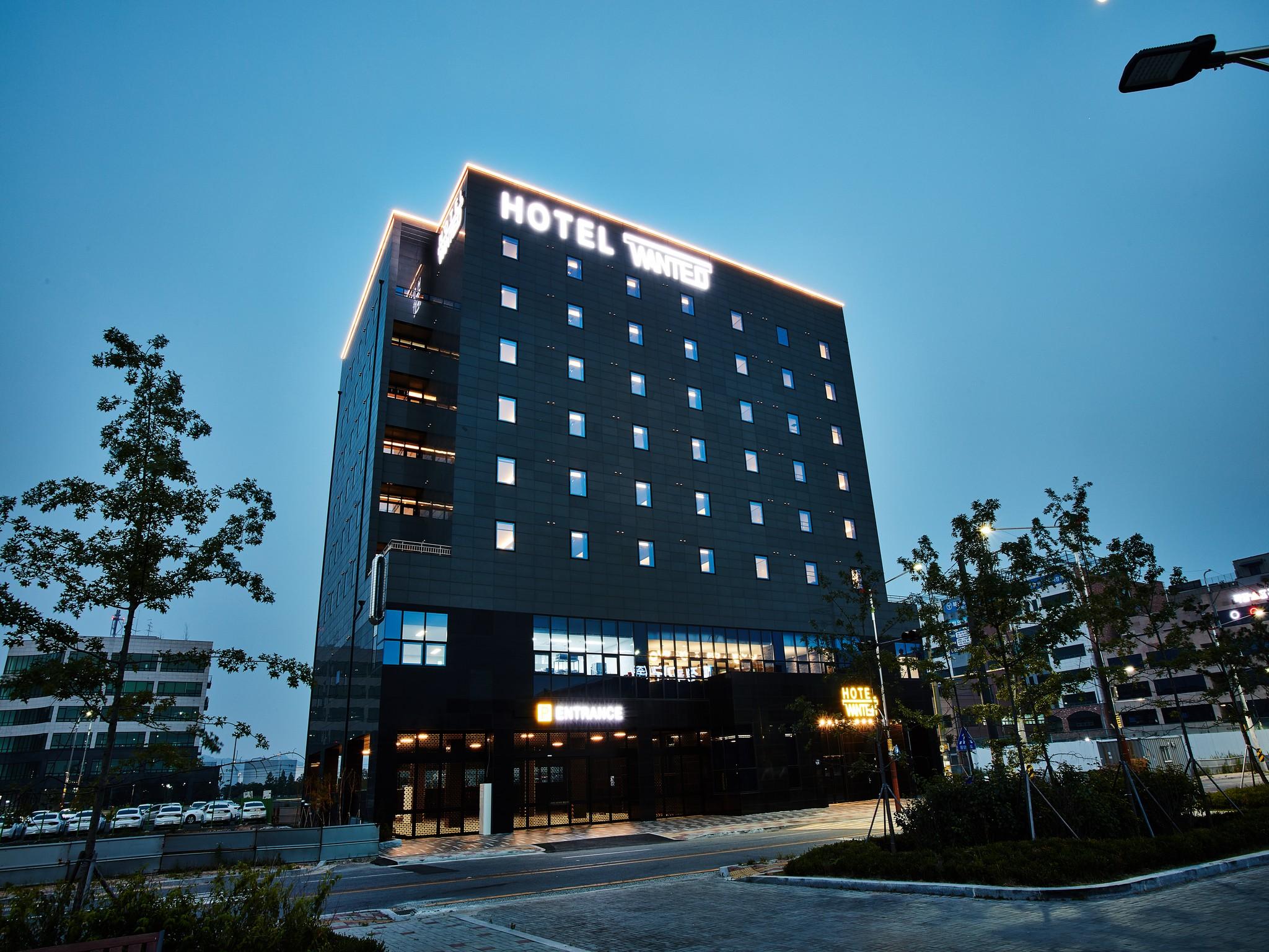 Hotel Wanted 3*