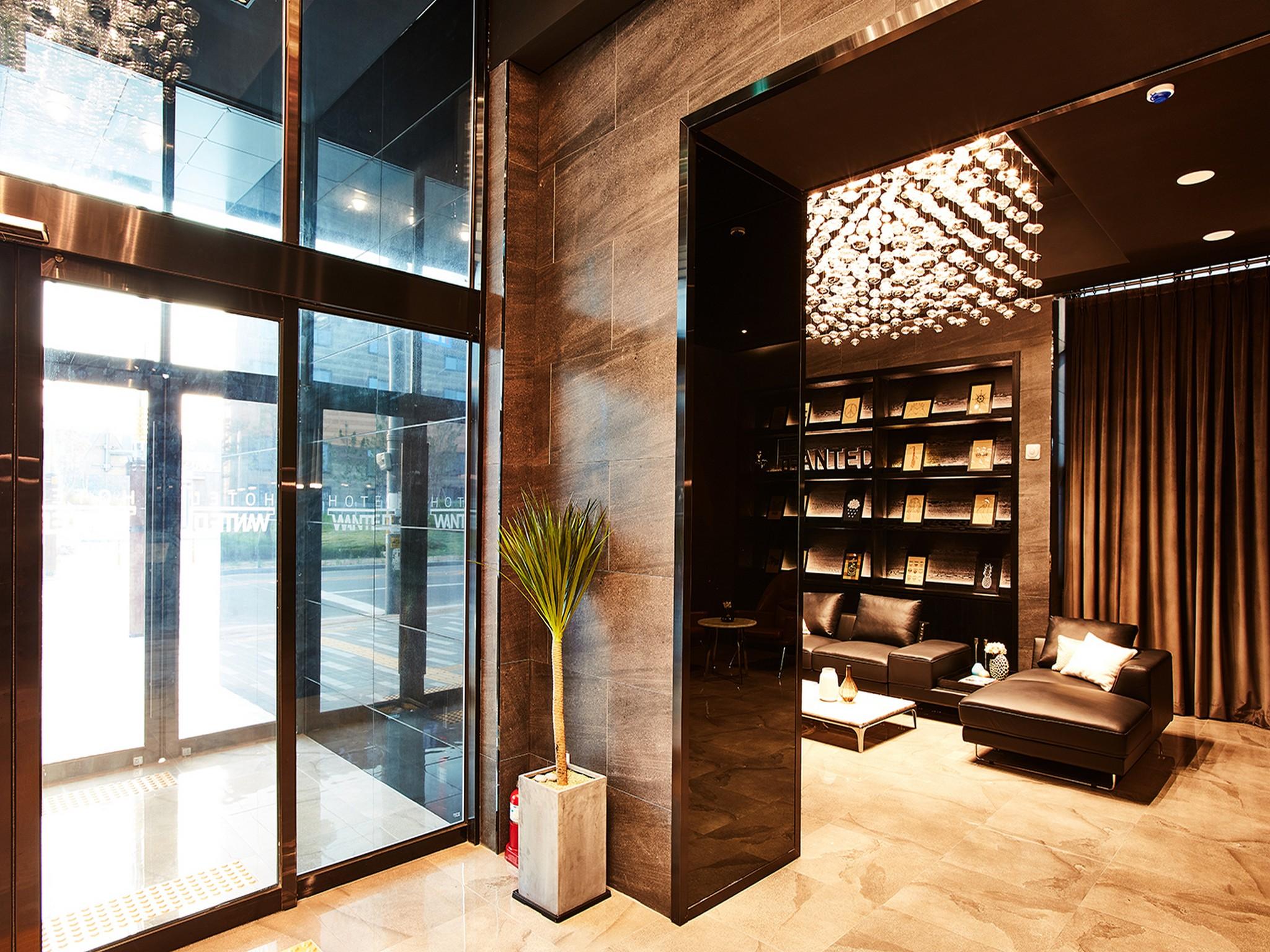 Hotel Wanted 3*