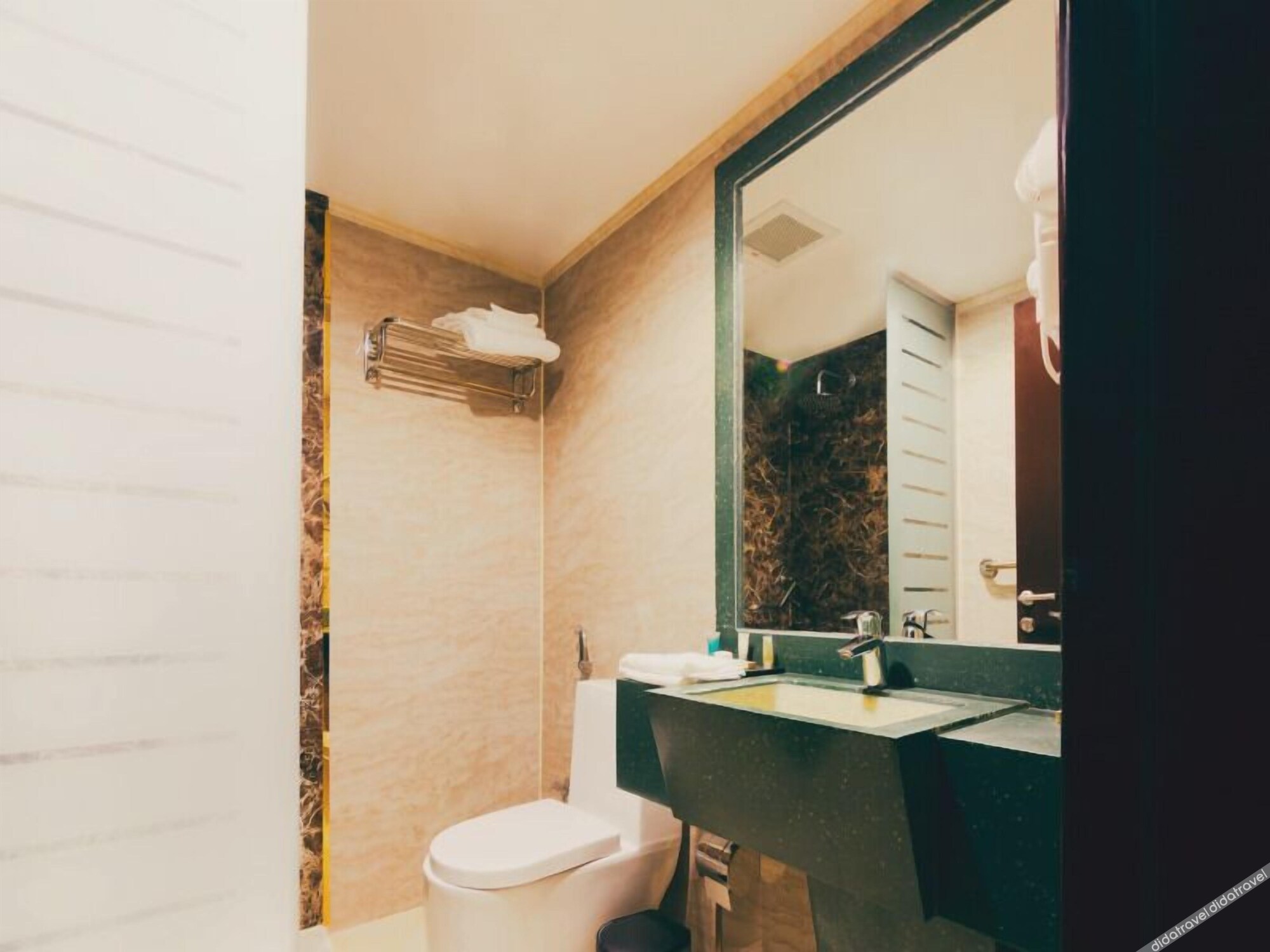 Golden Ship Hotel 4*