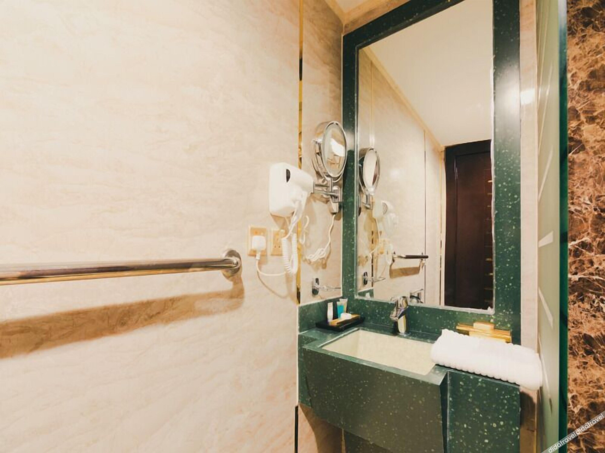 Golden Ship Hotel 4*
