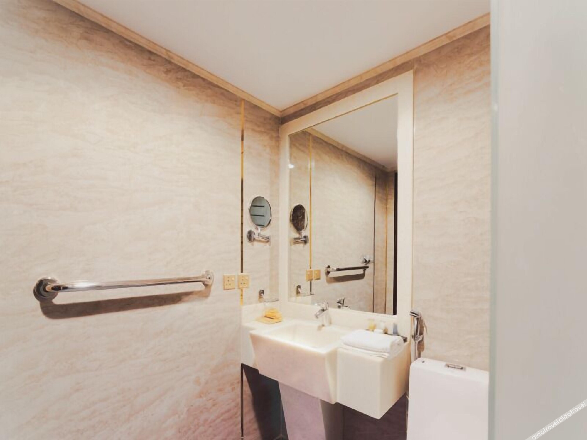 Golden Ship Hotel 4*