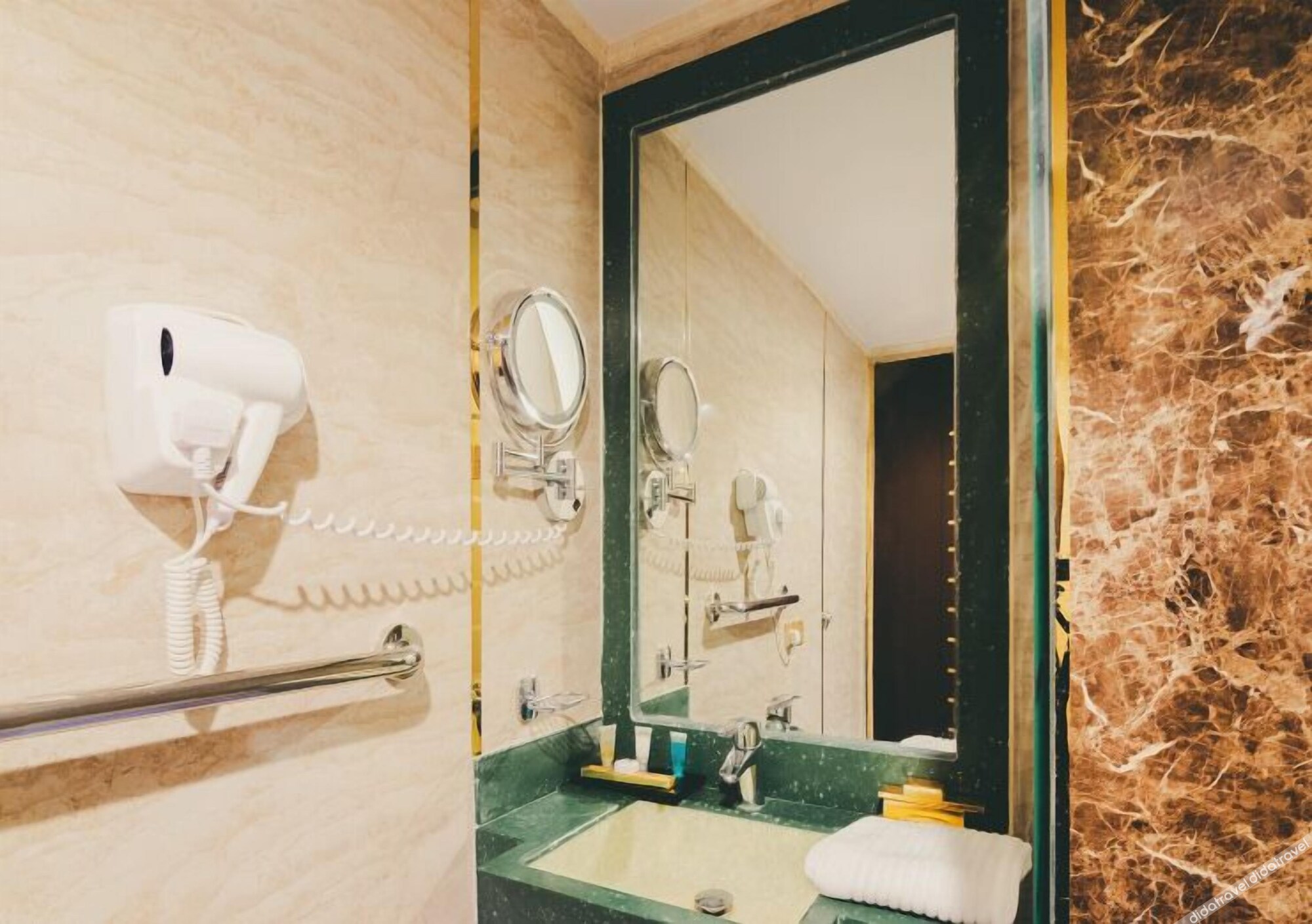 Golden Ship Hotel 4*
