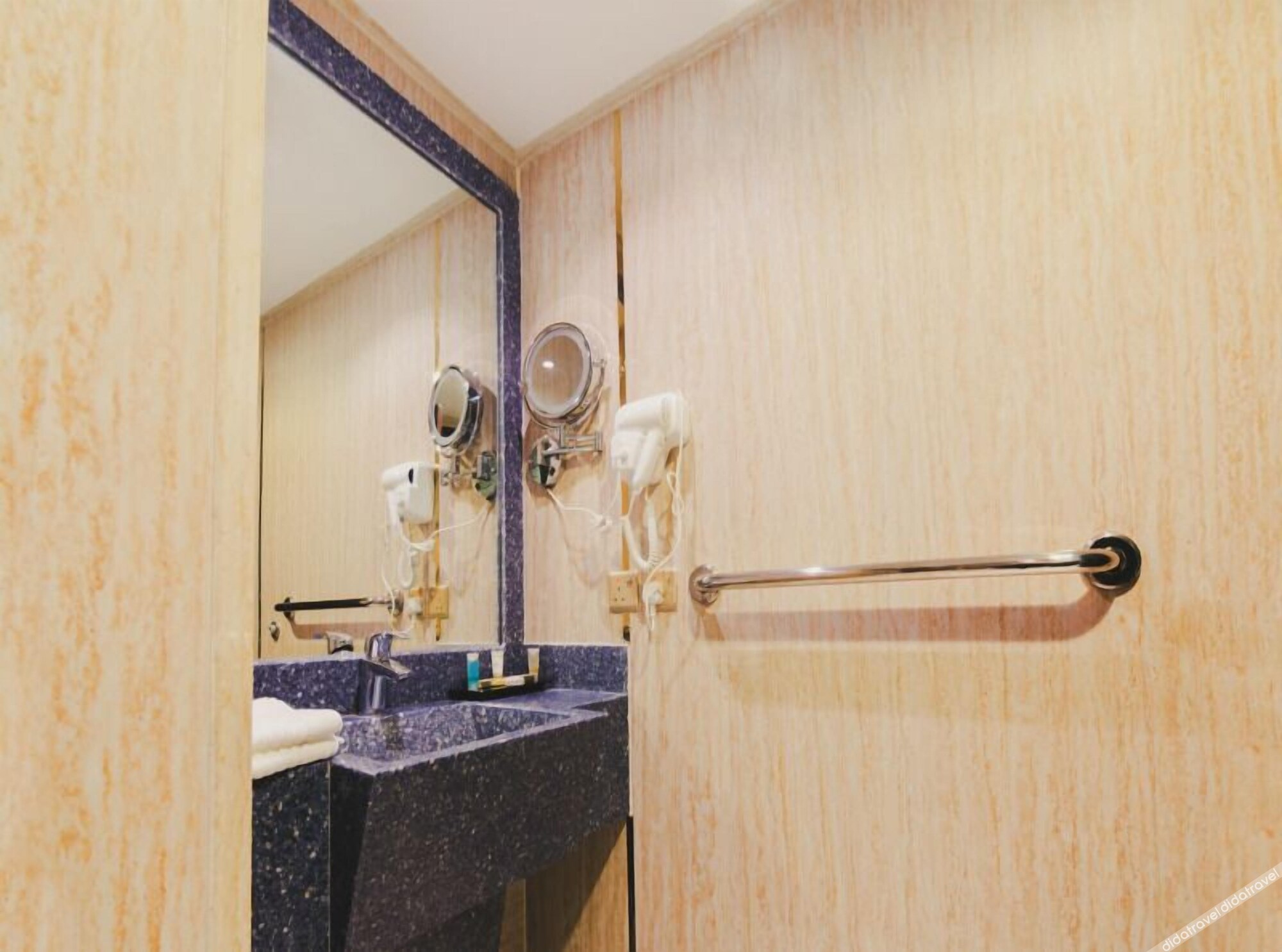 Golden Ship Hotel 4*