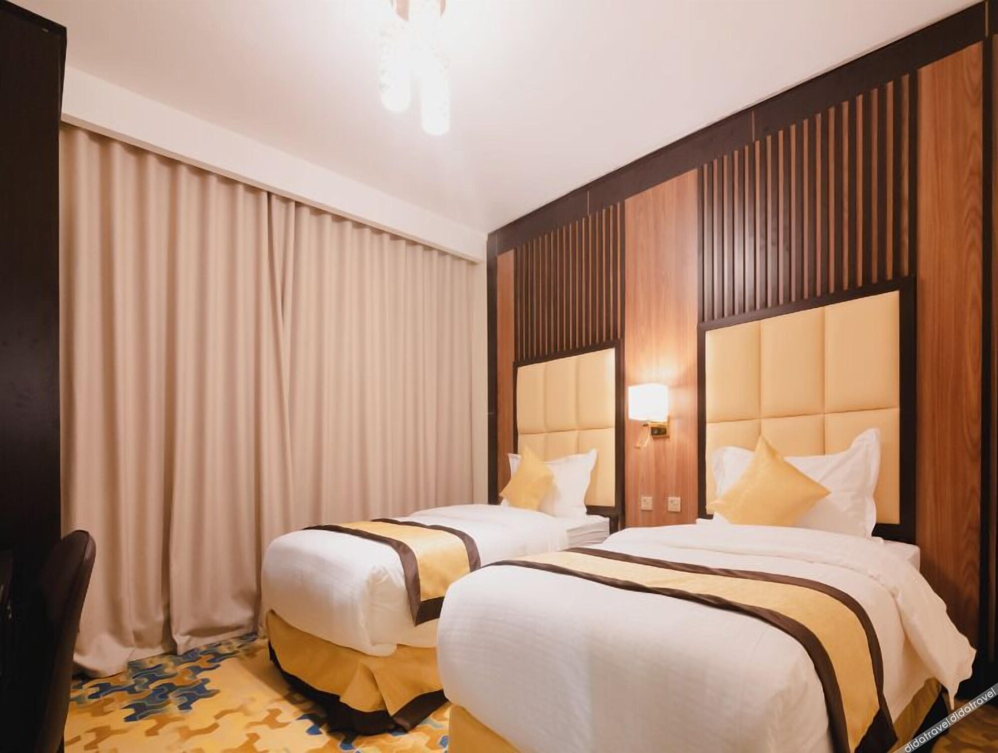 Golden Ship Hotel 4*