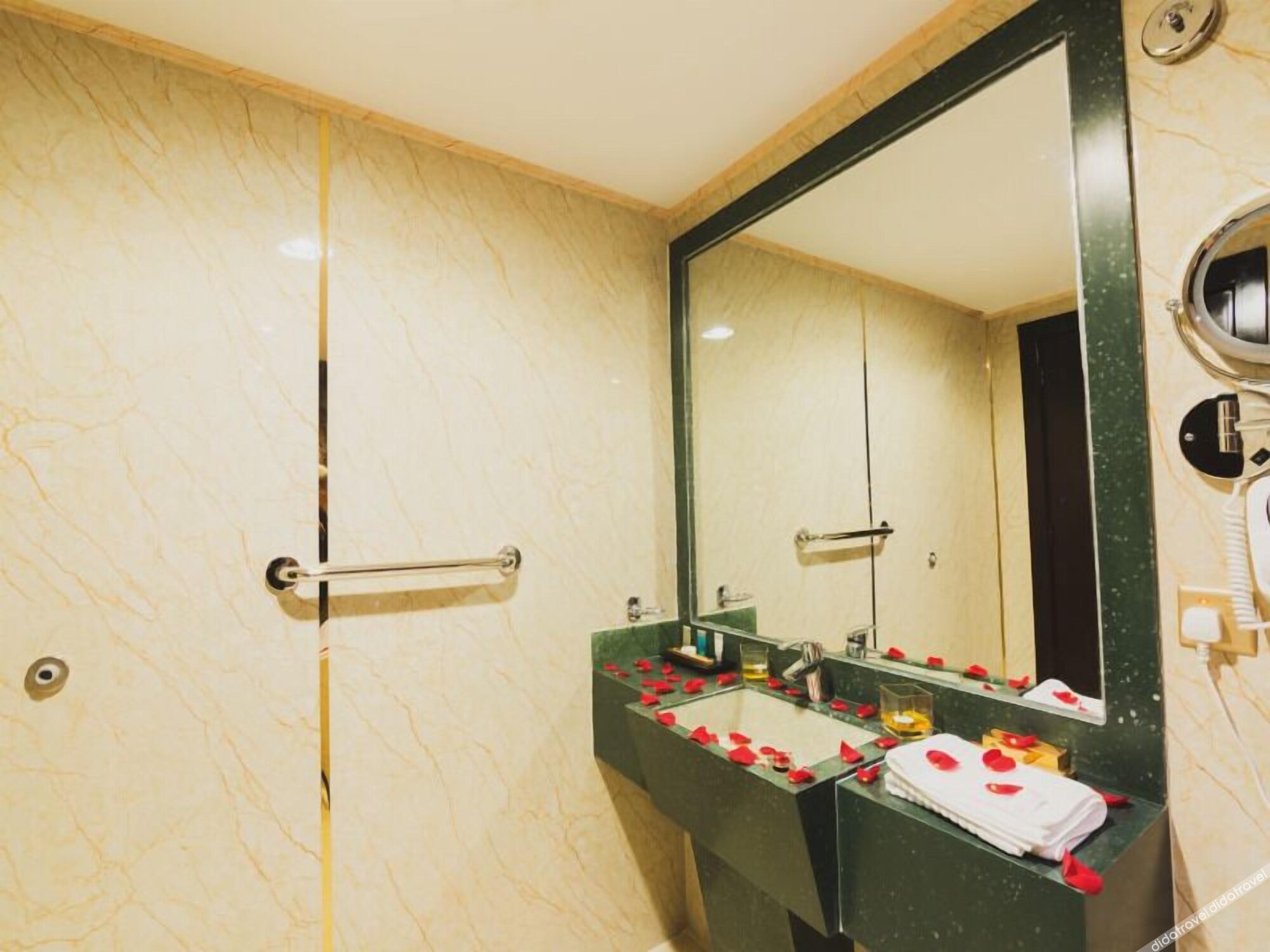 Golden Ship Hotel 4*