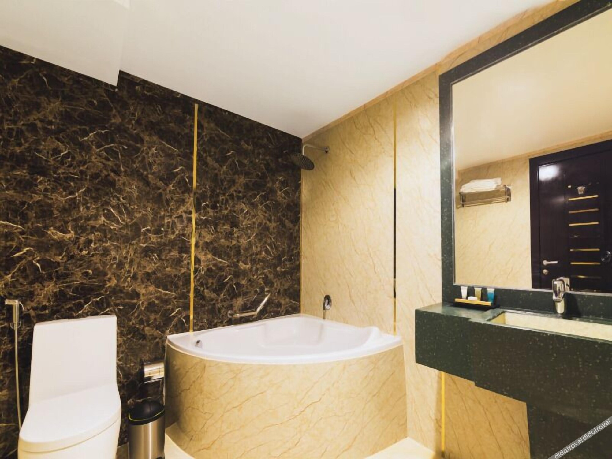 Golden Ship Hotel 4*