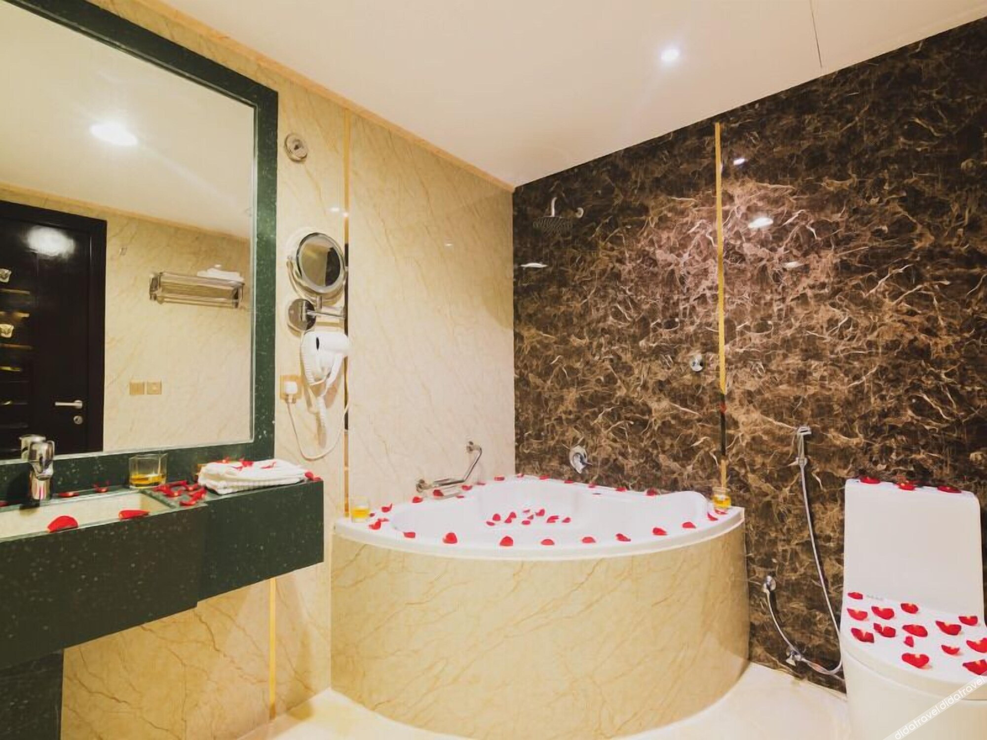 Golden Ship Hotel 4*