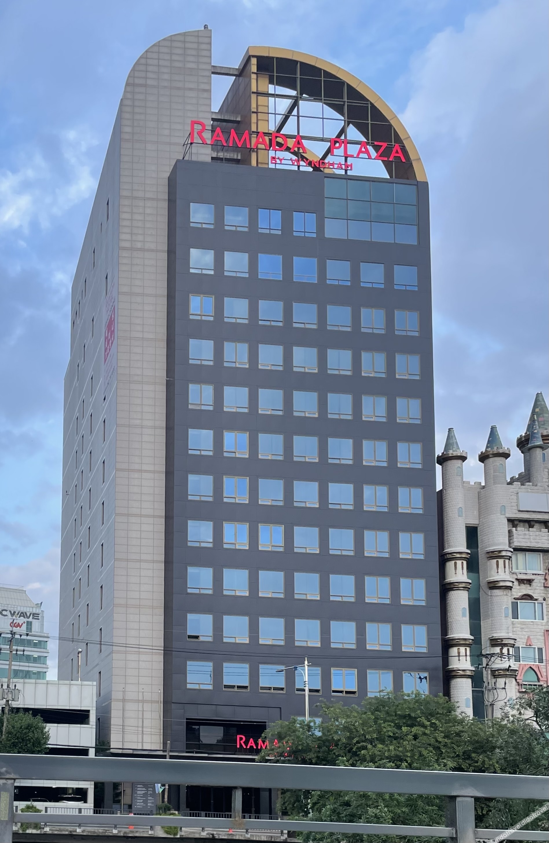 Ramada Plaza by Wyndham Chungjang 4*