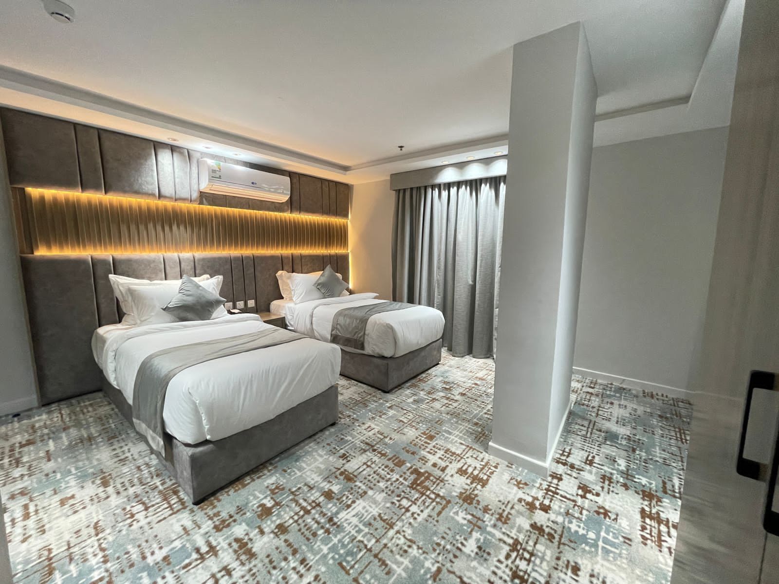 Sweet Land Hotel 0*