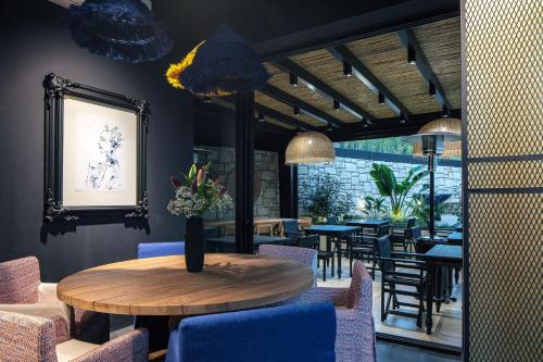 Chapter 02 Gallery Suites 3*