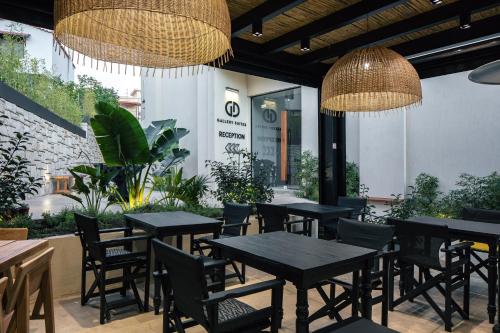 Chapter 02 Gallery Suites 3*