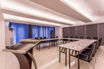 Y2 Residence Hotel managed by HII 3*