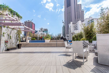 Y2 Residence Hotel managed by HII 3*