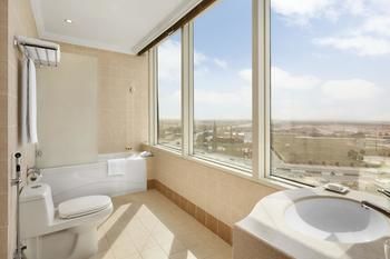 Ramada by Wyndham Al Qassim 5*