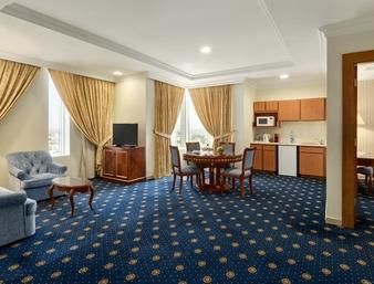Ramada by Wyndham Al Qassim 5*