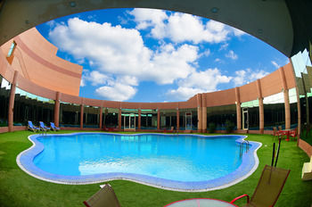 Ramada by Wyndham Al Qassim 5*
