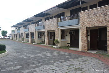 Subic Grand Seas Resort 3*