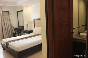 Subic Grand Seas Resort 3*