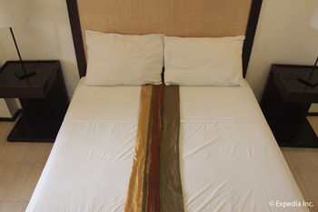 Subic Grand Seas Resort 3*