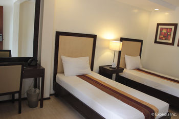 Subic Grand Seas Resort 3*