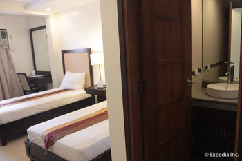 Subic Grand Seas Resort 3*