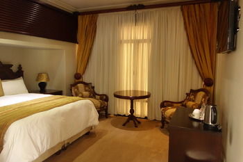 Radisson Hotel and Convention Centre OR Tambo Airport 4*