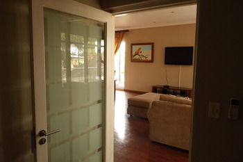 Radisson Hotel and Convention Centre OR Tambo Airport 4*
