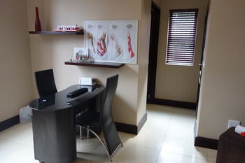 Radisson Hotel and Convention Centre OR Tambo Airport 4*