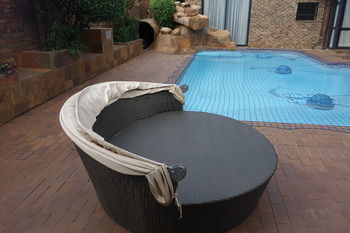 Radisson Hotel and Convention Centre OR Tambo Airport 4*