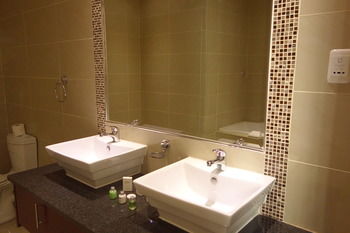 Radisson Hotel and Convention Centre OR Tambo Airport 4*