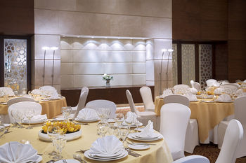 Hyatt Regency Al Kout Mall 5*