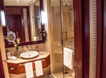 Hyatt Regency Al Kout Mall 5*